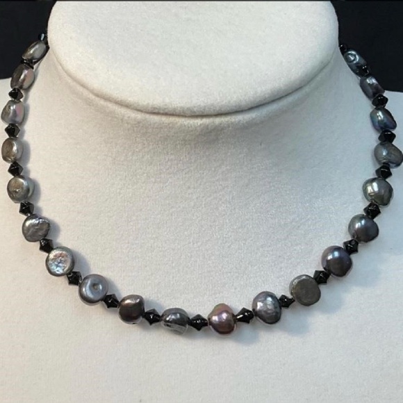 Black Pearl Jewelry Set - Picture 5 of 11